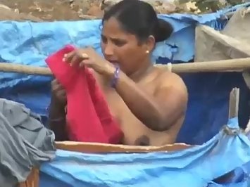 Amateur Desi Bhabhi Full Nude Outdoor